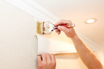 Pose de papier peint à Prez — revêtements muraux et toiles de verre